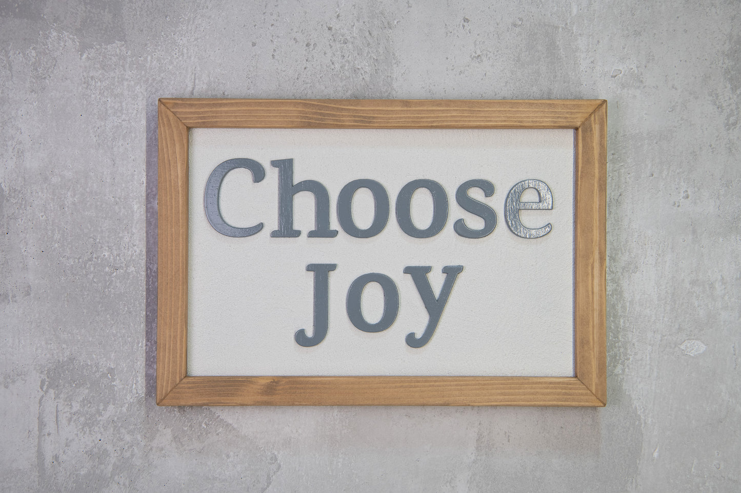 Choose Joy  –  Χειροποίητη ξύλινη πινακίδα με εφέ τσιμέντου