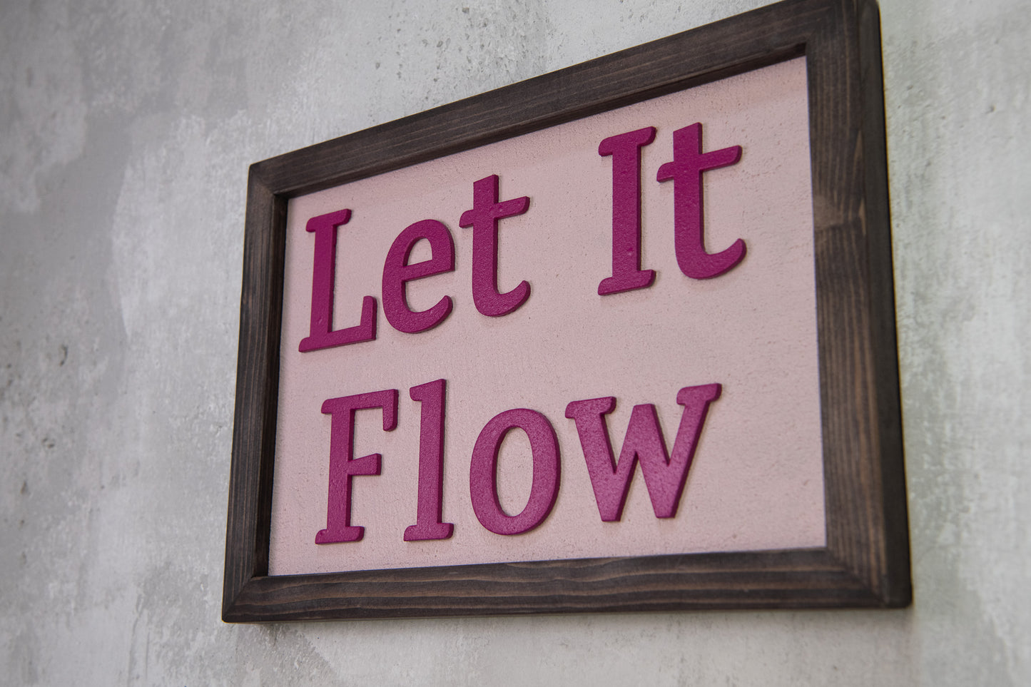 Let It Flow – Χειροποίητη Ξύλινη Πινακίδα Τοίχου