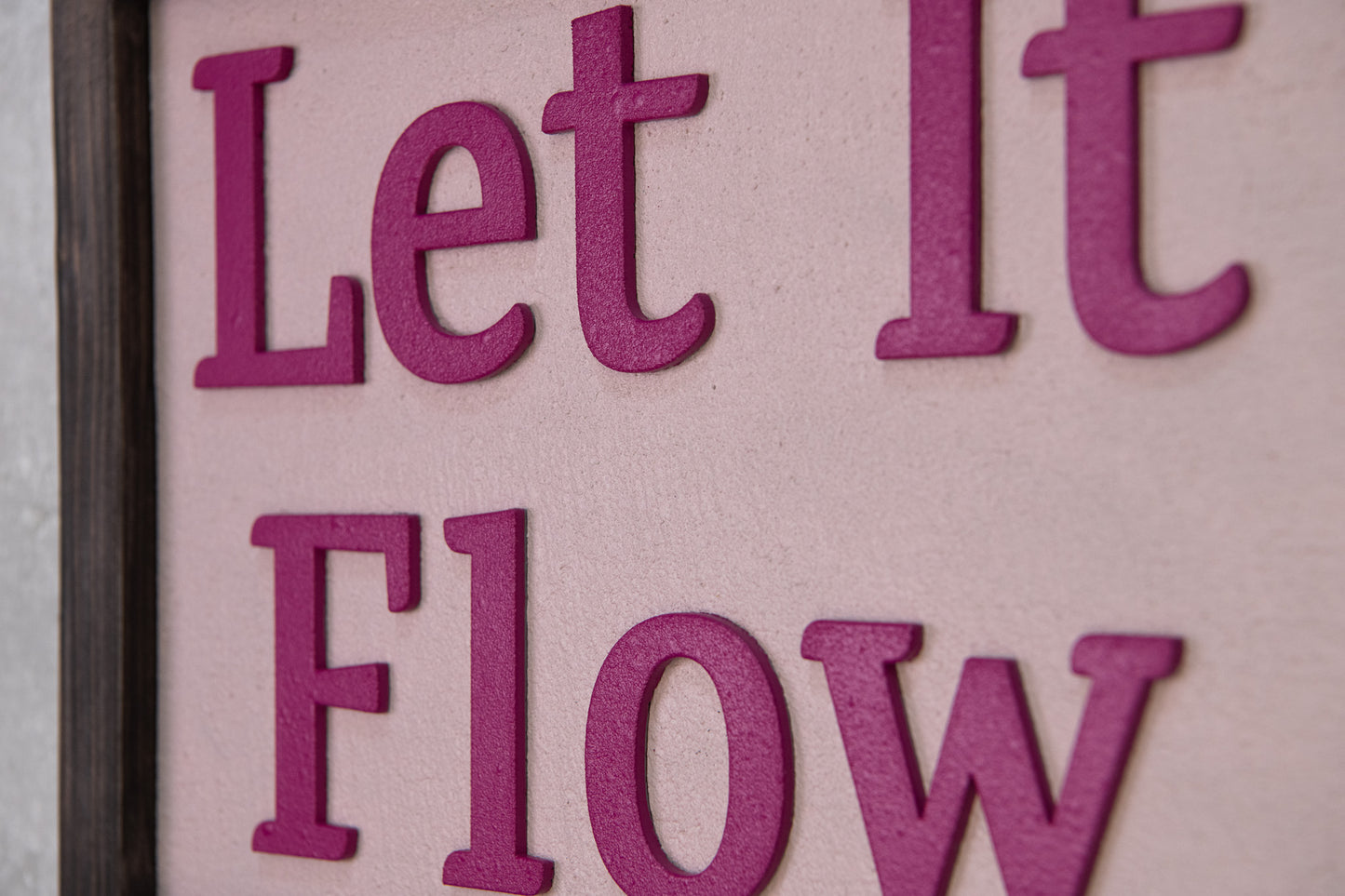 Let It Flow – Χειροποίητη Ξύλινη Πινακίδα Τοίχου