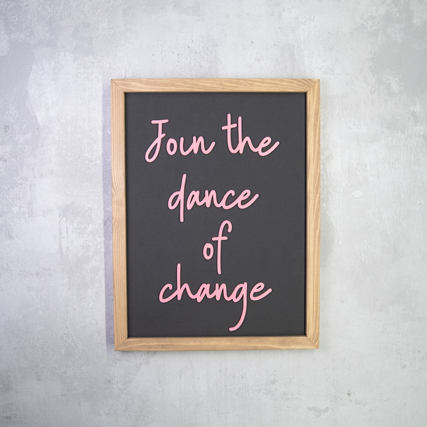 Join the Dance of Change – Χειροποίητη Ξύλινη Πινακίδα Τοίχου με Εμπνευσμένο Ρητό απο τον Alan Watts