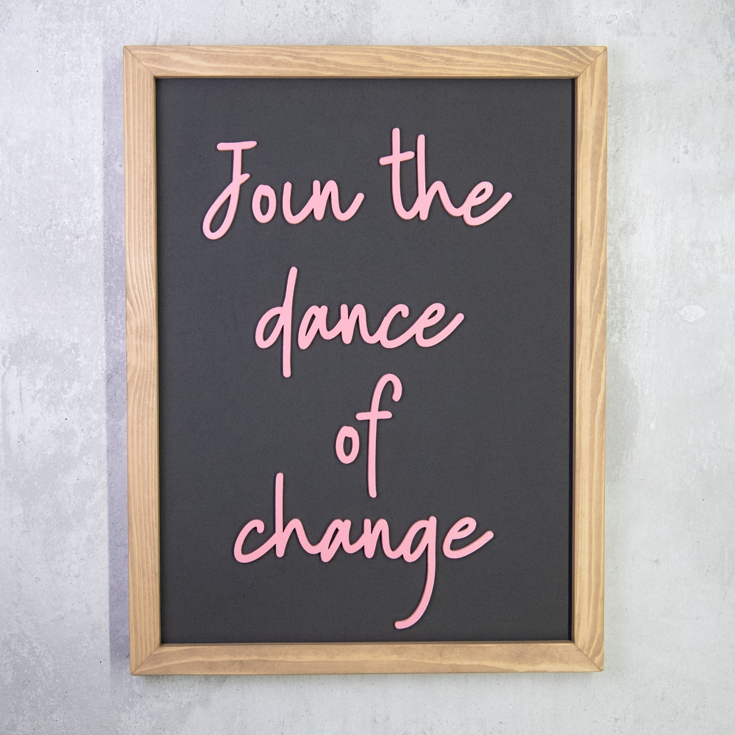 Join the Dance of Change – Χειροποίητη Ξύλινη Πινακίδα Τοίχου με Εμπνευσμένο Ρητό απο τον Alan Watts