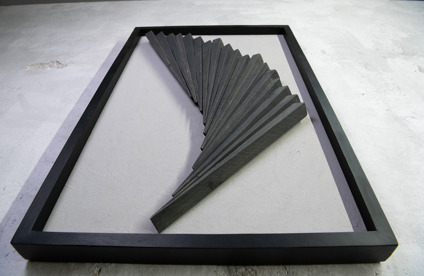 Αφηρημένο Ξύλινο Διακοσμητικό Έργο Τοίχου – Χειροποίητο Γεωμετρικό Design, Μοντέρνα Μινιμαλιστική Διακόσμηση