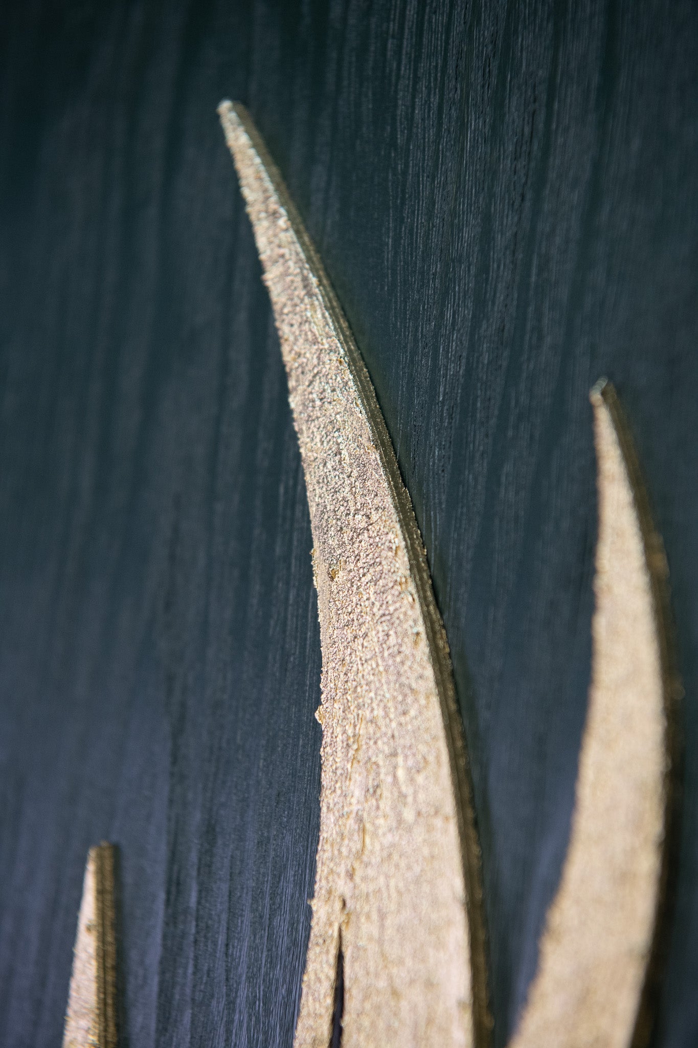 Χειροποίητος Ξύλινος Πίνακας με Ελάφι – Χρυσά Κέρατα & Πράσινο Φόντο | Μοντέρνα Rustic Διακόσμηση Τοίχου