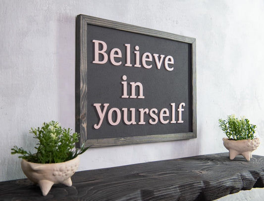 Ξύλινη Πινακίδα Τοίχου – Believe in Yourself – Χειροποίητη με Εφέ Τσιμέντου