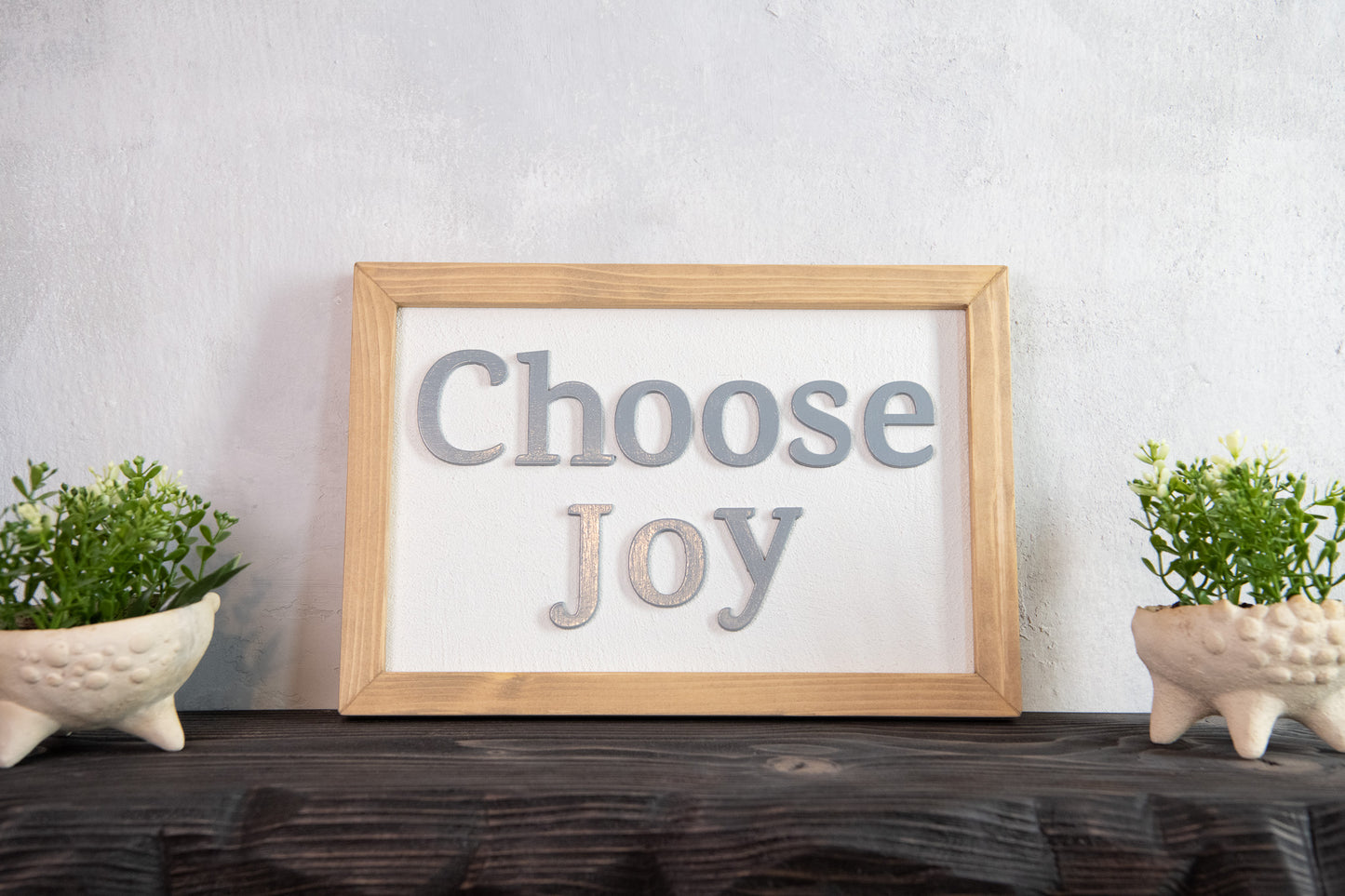 Choose Joy  –  Χειροποίητη ξύλινη πινακίδα με εφέ τσιμέντου