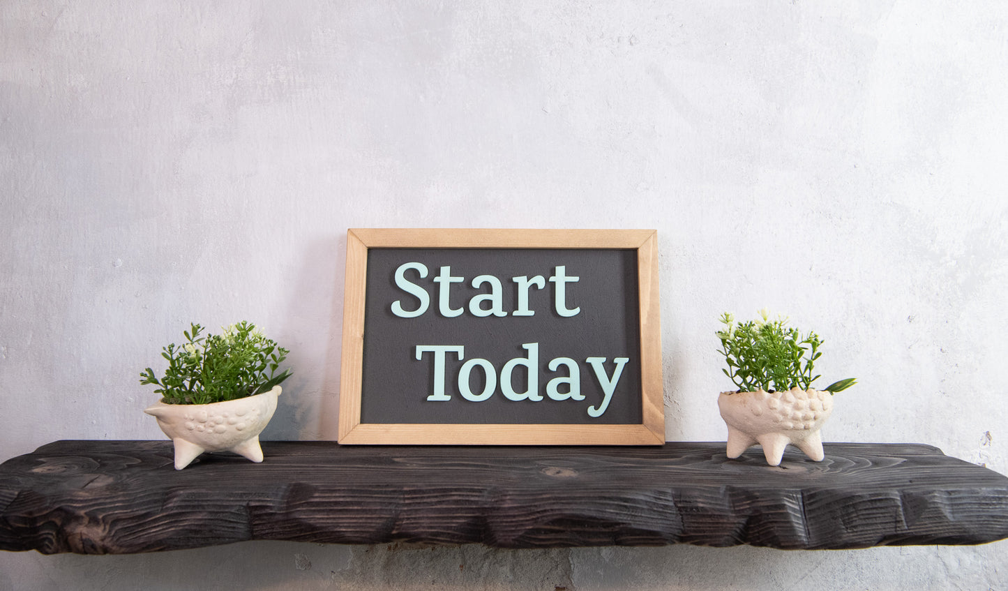 Ξύλινη Πινακίδα Τοίχου – Start Today – Χειροποίητη με Εφέ Τσιμέντου