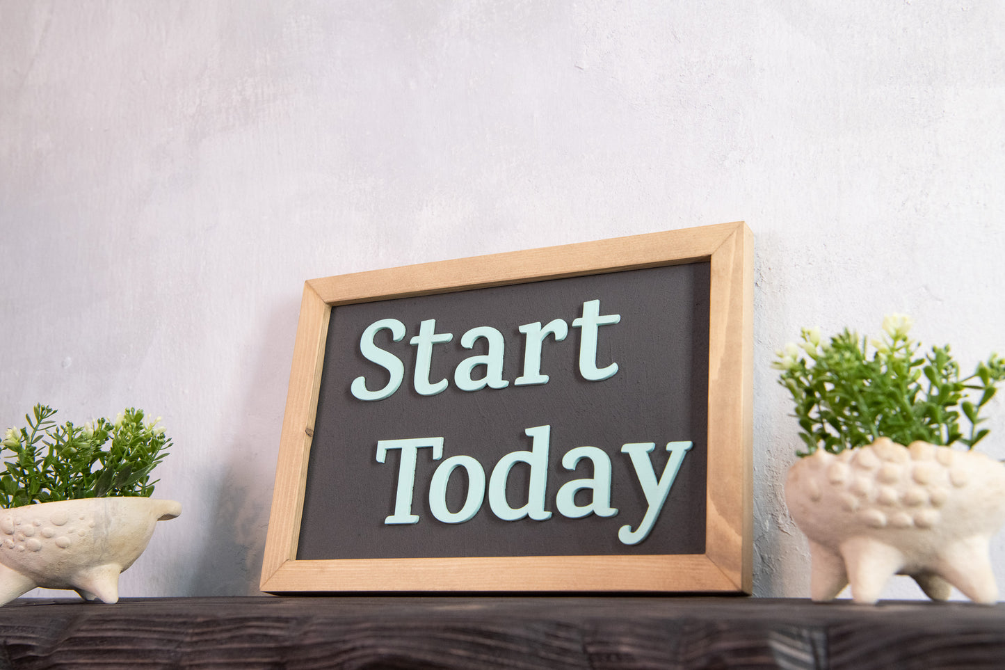 Ξύλινη Πινακίδα Τοίχου – Start Today – Χειροποίητη με Εφέ Τσιμέντου