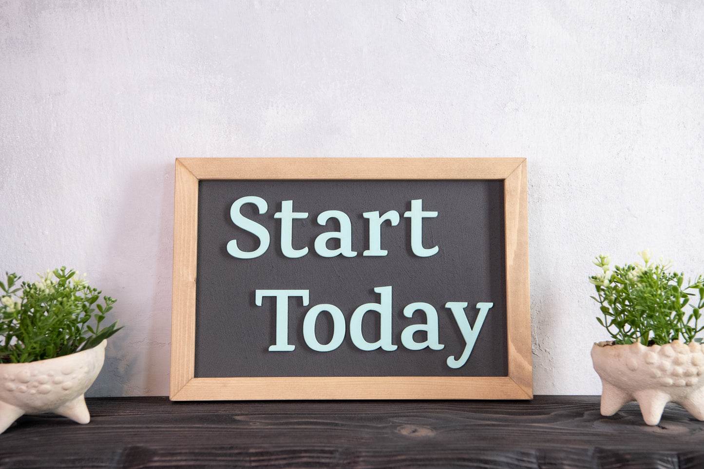 Ξύλινη Πινακίδα Τοίχου – Start Today – Χειροποίητη με Εφέ Τσιμέντου