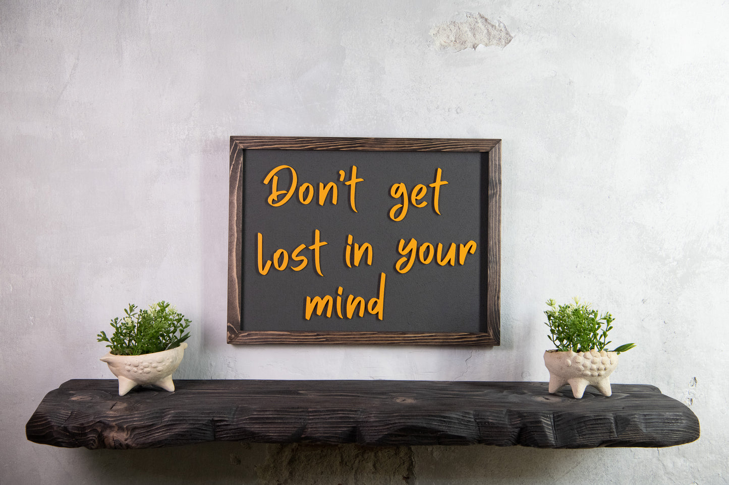 Ξύλινη Πινακίδα Τοίχου – Don’t Get Lost in Your Mind – Χειροποίητη με Εφέ Τσιμέντου