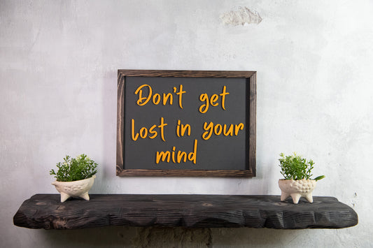 Ξύλινη Πινακίδα Τοίχου – Don’t Get Lost in Your Mind – Χειροποίητη με Εφέ Τσιμέντου